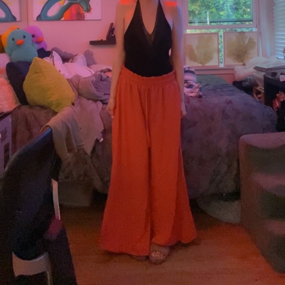 Elegant Black Top with Flowing Coral Pants - Picture 5 of 17